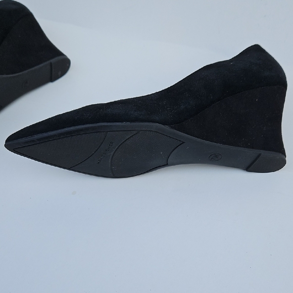 Marc Fisher Black Heels Classic Design - Picture 5 of 12